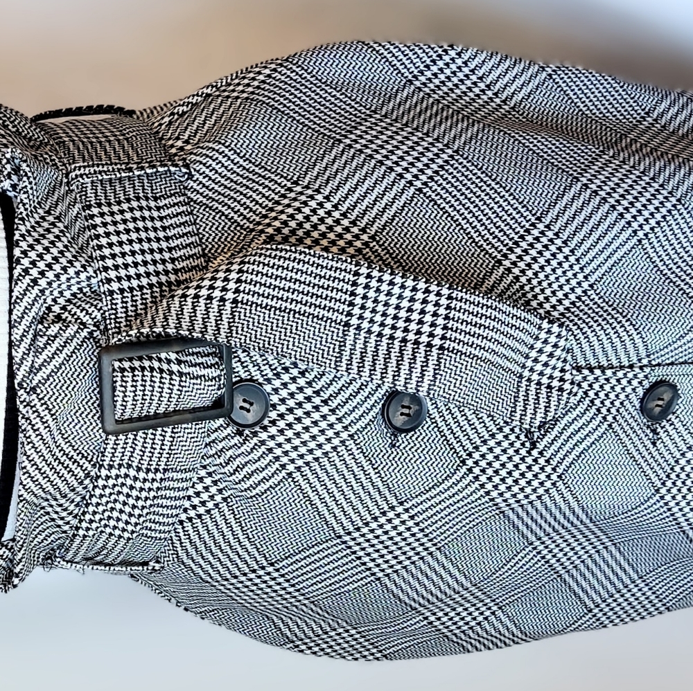 *Size 10 but Fits size 8 better* Mono skirt. H&M. size 10. Houndstooth.NWOT.